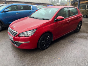 2014 Peugeot 308 1.6 Hdi Active Euro 5 5dr in Red — image 3