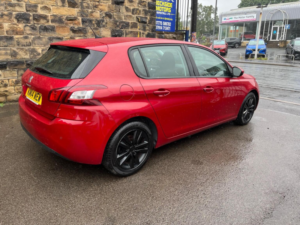 2014 Peugeot 308 1.6 Hdi Active Euro 5 5dr in Red — image 4