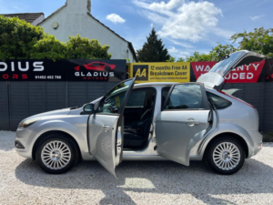 2010 Ford Focus 1.6 Titanium 5dr in Silver — image 6