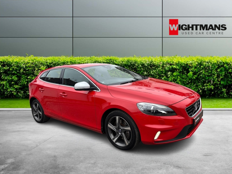 2016 Volvo V40 2.0 R-Design Pro D2 in Red — image 1
