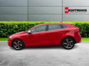 2016 Volvo V40 2.0 R-Design Pro D2 in Red — image 4