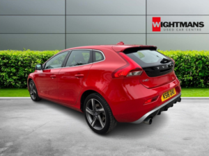 2016 Volvo V40 2.0 R-Design Pro D2 in Red — image 5