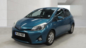 2013 Toyota Yaris 1.5 Vvt-H T4 CVT Euro 5 5dr in Blue — image 2