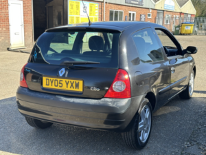 2005 Renault Clio 1.5 Dci Dynamique in Black — image 4