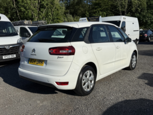 2014 Citroen C4 Picasso 1.6 Hdi Vtr+ in White — image 6