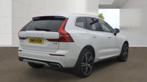 2019 Volvo Xc60 2.0 R-Design T8 Twin Engine AWD in White — image 4