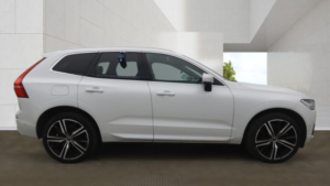 2019 Volvo Xc60 2.0 R-Design T8 Twin Engine AWD in White — image 6
