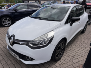 2014 Renault Clio 1.2 Dynamique Medianav 1.2 16v 75 in White — image 2