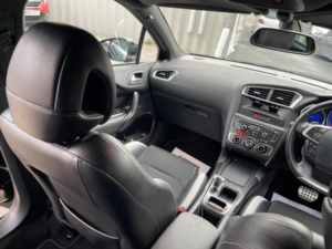 2011 Citroen Ds4 1.6 E-Hdi Airdream Dstyle Egs6 Euro 5 (s/s) 5dr in Black — image 3