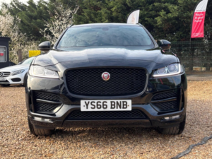 2017 Jaguar F-Pace 2.0 D180 R-Sport Auto AWD Euro 6 (s/s) 5dr in Black — image 5