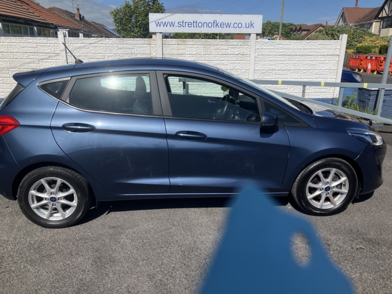 2019 Ford Fiesta 1.0 T Ecoboost Zetec in Blue — image 1
