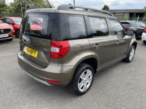 2014 Skoda Yeti 1.2 Tsi S in Brown — image 2