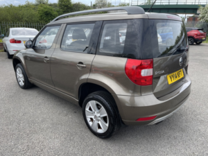 2014 Skoda Yeti 1.2 Tsi S in Brown — image 3