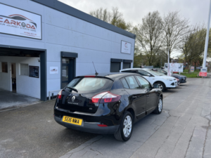 2016 Renault Megane 1.5 Dynamique Nav Dci 110 in Black — image 2