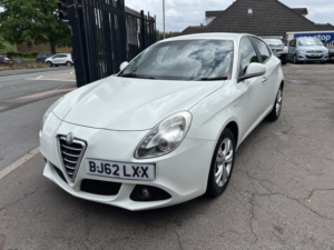 2012 Alfa Romeo Giulietta 1.6 Giulietta 1.6 Jtdm-2 105 Bhp Lusso in White — image 5