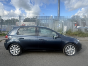 2010 Volkswagen Golf 2.0 Tdi Gt in Blue — image 3