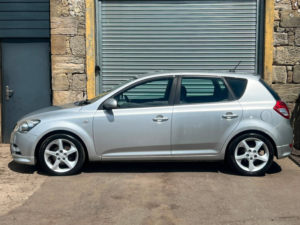 2010 Kia Ceed 1.6 Crdi 3 Hatchback 5dr Diesel Auto Euro 4 (113 Bhp) in Silver — image 3