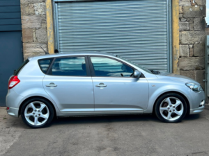 2010 Kia Ceed 1.6 Crdi 3 Hatchback 5dr Diesel Auto Euro 4 (113 Bhp) in Silver — image 4