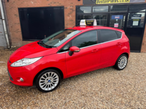 2011 Ford Fiesta 1.4 Tdci Dpf Titanium 5dr in Red — image 3