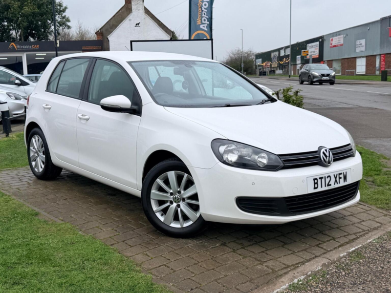 2012 Volkswagen Golf 1.6 Tdi Match Euro 5 5dr in White — image 1