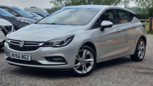 2017 Vauxhall Astra 1.4i Turbo Sri Auto Euro 6 (s/s) 5dr in Silver — image 3