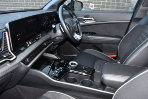 2025 Kia Sportage 1.6 T-Gdi Mhev Gt-Line S SUV 5dr Petrol Hybrid Dct Euro 6 (s/s) (157 Bhp) in Black — image 4