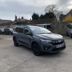 2023 Dacia Jogger 1.0 Tce Extreme Se in Grey — image 4