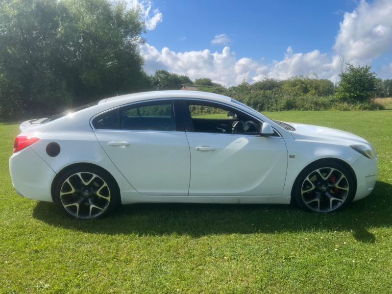 2013 Vauxhall Insignia 2.8 T V6 Vxr Supersport in White — image 1