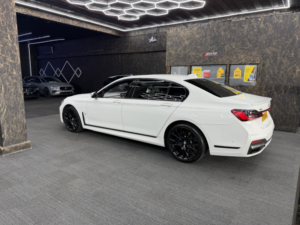 2019 BMW 7 Series 3.0 740ld Xdrive M Sport Saloon in White — image 4