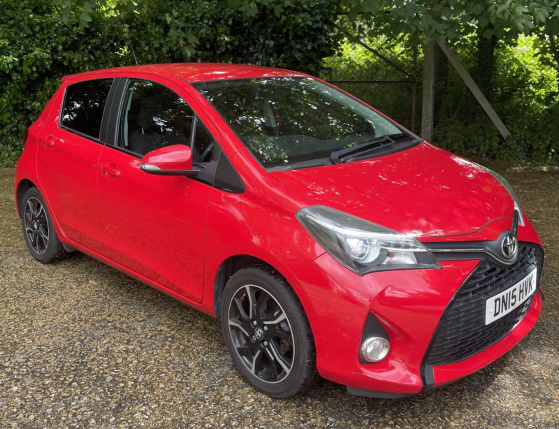 2015 Toyota Yaris 1.3 Dual Vvt-I Sport in Red — image 1