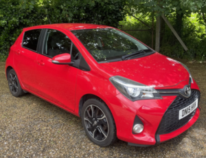 2015 Toyota Yaris 1.3 Dual Vvt-I Sport in Red — image 1