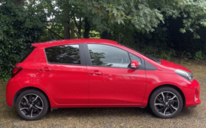 2015 Toyota Yaris 1.3 Dual Vvt-I Sport in Red — image 2