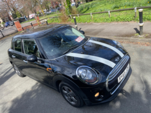 2016 MINI Hatch 1.5 Cooper Euro 6 (s/s) 5dr in Black — image 1