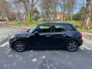 2016 MINI Hatch 1.5 Cooper Euro 6 (s/s) 5dr in Black — image 3