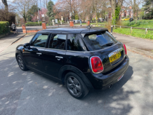2016 MINI Hatch 1.5 Cooper Euro 6 (s/s) 5dr in Black — image 5