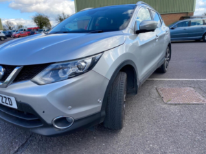 2014 Nissan Qashqai 1.5 Dci Tekna 2WD Euro 5 (s/s) 5dr in Silver — image 2