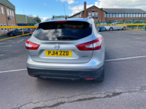 2014 Nissan Qashqai 1.5 Dci Tekna 2WD Euro 5 (s/s) 5dr in Silver — image 4