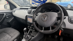 2016 Dacia Duster 1.5 Laureate Dci 110 Diesel Black 5dr 1 Keeper+low Tax+satnav in Black — image 2