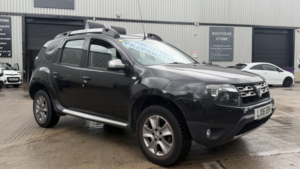 2016 Dacia Duster 1.5 Laureate Dci 110 Diesel Black 5dr 1 Keeper+low Tax+satnav in Black — image 3