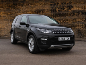 2018 Land Rover Discovery Sport 2.0 Td4 Hse Auto 4WD Euro 6 (s/s) 5dr in Black — image 2