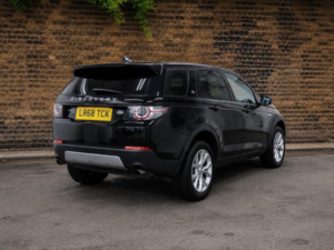 2018 Land Rover Discovery Sport 2.0 Td4 Hse Auto 4WD Euro 6 (s/s) 5dr in Black — image 5