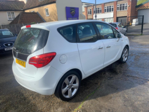 2013 Vauxhall Meriva 1.4 16v Tech Line Euro 5 5dr in White — image 5