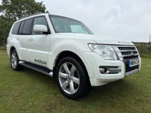 2014 Mitsubishi Shogun 3.2 Di-Dc Sg3 Auto 4WD Euro 5 5dr Lwb in White — image 3
