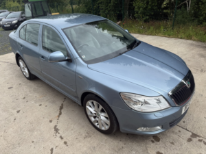 2012 Skoda Octavia 2.0 Tdi Laurin & Klement in Grey — image 3