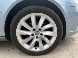 2012 Skoda Octavia 2.0 Tdi Laurin & Klement in Grey — image 4