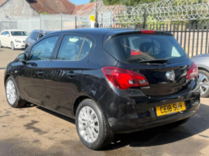 2018 Vauxhall Corsa 1.4i Se Auto Euro 6 5dr in Black — image 4