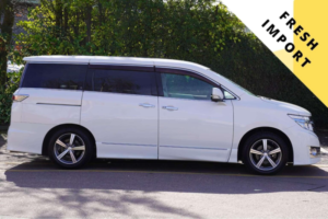 2010 Nissan Elgrand 3.5 V6 Rider 5dr 7 Seats in White — image 2