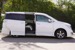 2010 Nissan Elgrand 3.5 V6 Rider 5dr 7 Seats in White — image 3