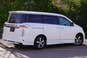 2010 Nissan Elgrand 3.5 V6 Rider 5dr 7 Seats in White — image 4