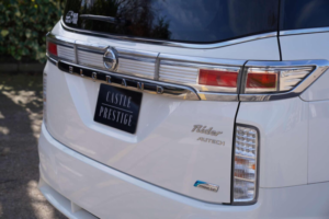 2010 Nissan Elgrand 3.5 V6 Rider 5dr 7 Seats in White — image 5
